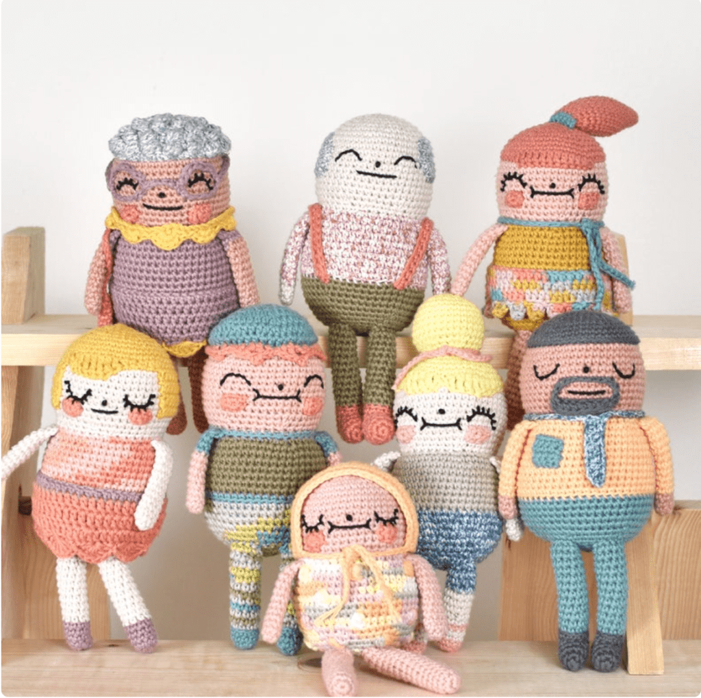 Amigurumi grandma and grandpa plus their family.