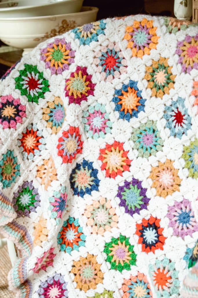 Granny Squares: 20 Crochet Projects with a Vintage Vibe (Paperback