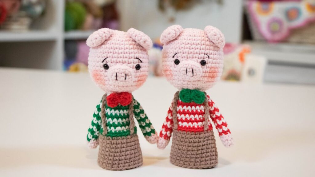Christmas Pigs Amigurumi Finger Puppet Pattern